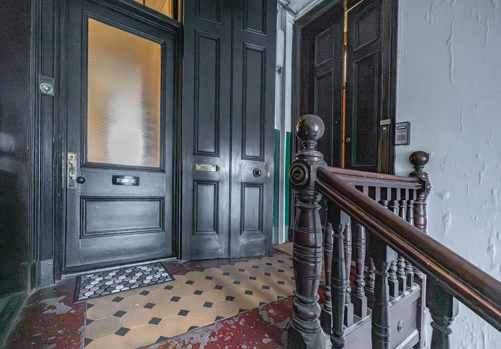 Property photo 2 of 30