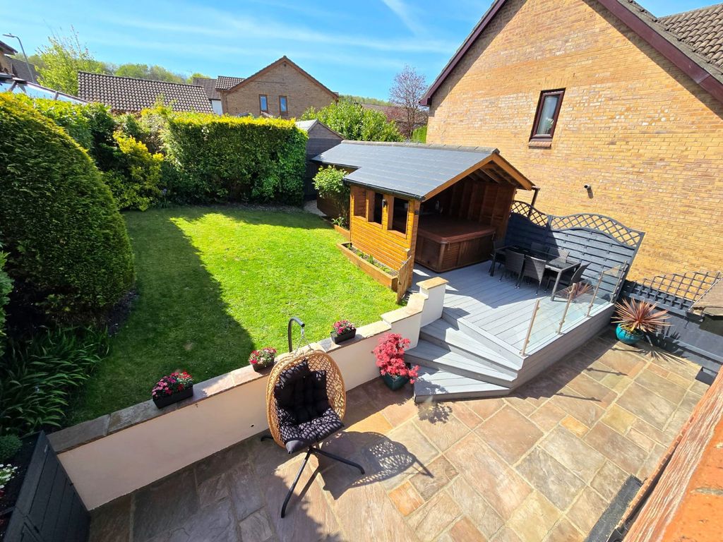 Property photo 2 of 44 Garden Aspect