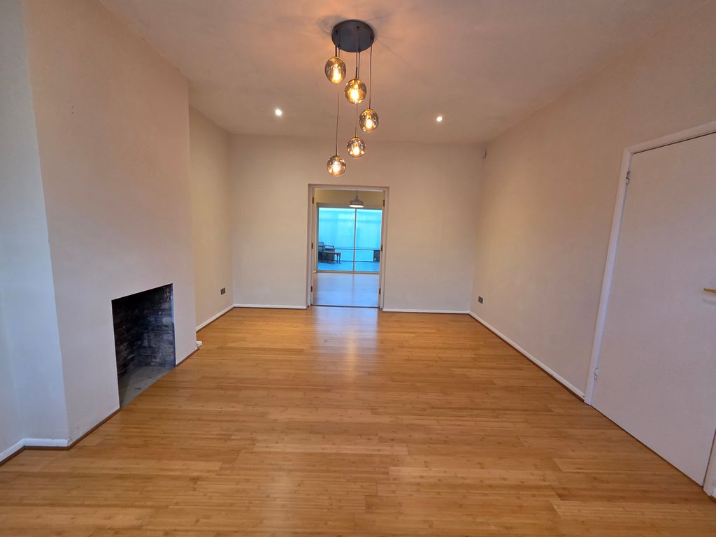 Property photo 3 of 20 Image