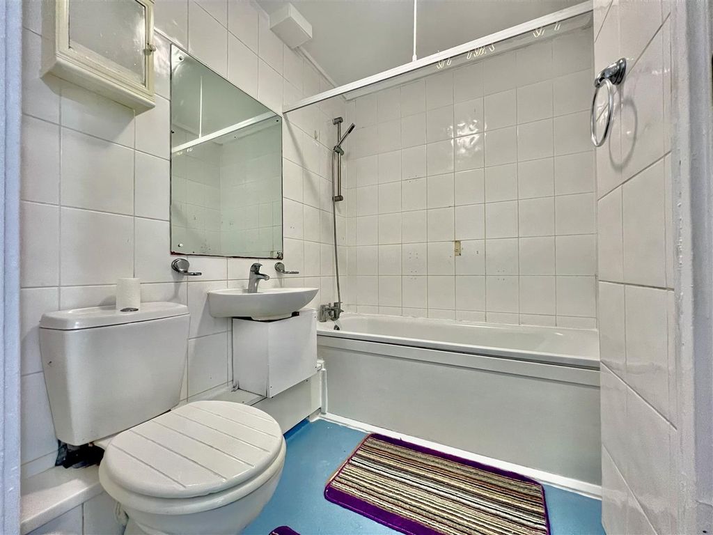 Property photo 2 of 6 Bathroom