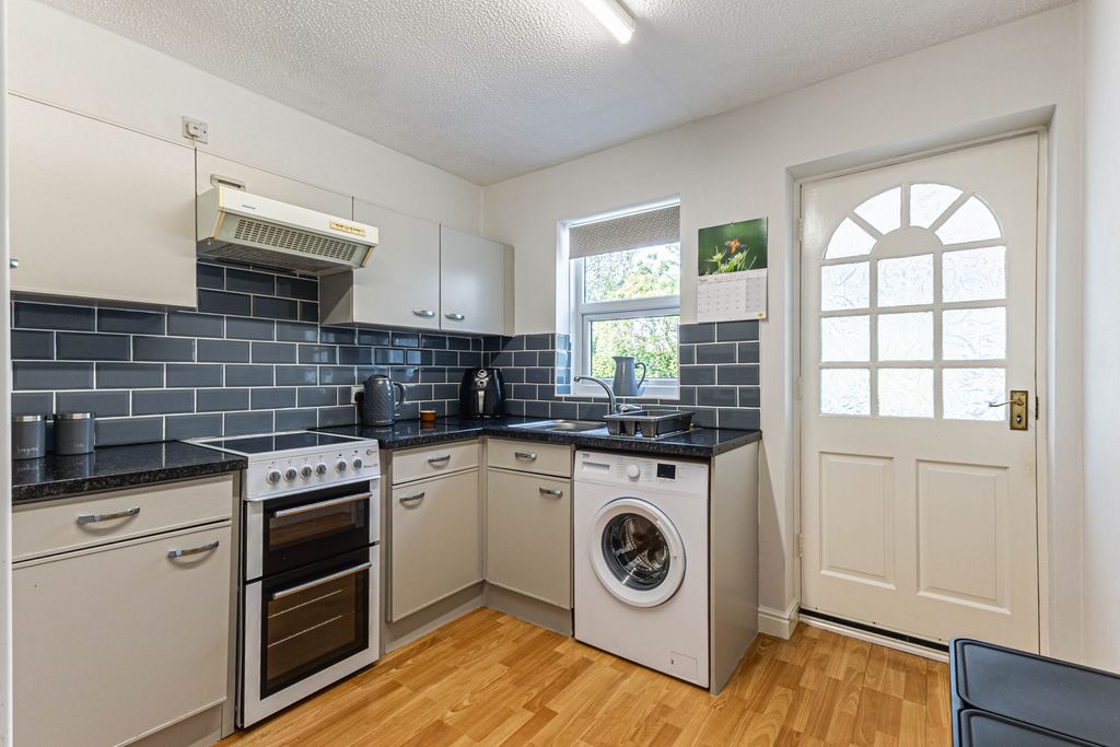 Property photo 3 of 17 Kitchen