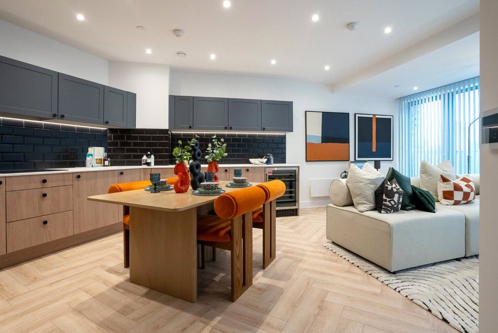 Property photo 3 of 19 Bankside