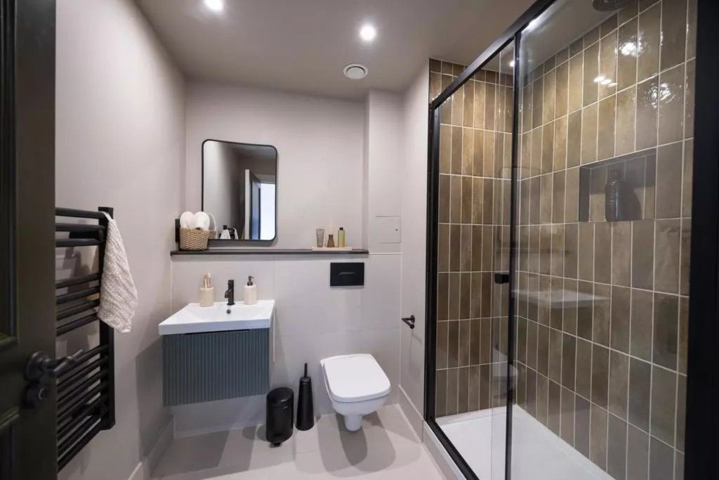 Property photo 2 of 20 Bathroom
