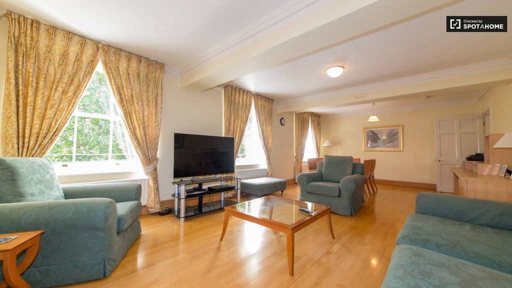 Property photo 2 of 38