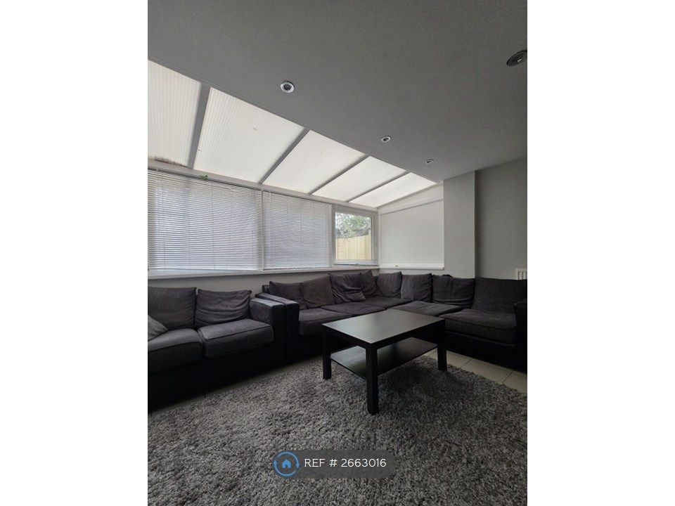 Property photo 1 of 28