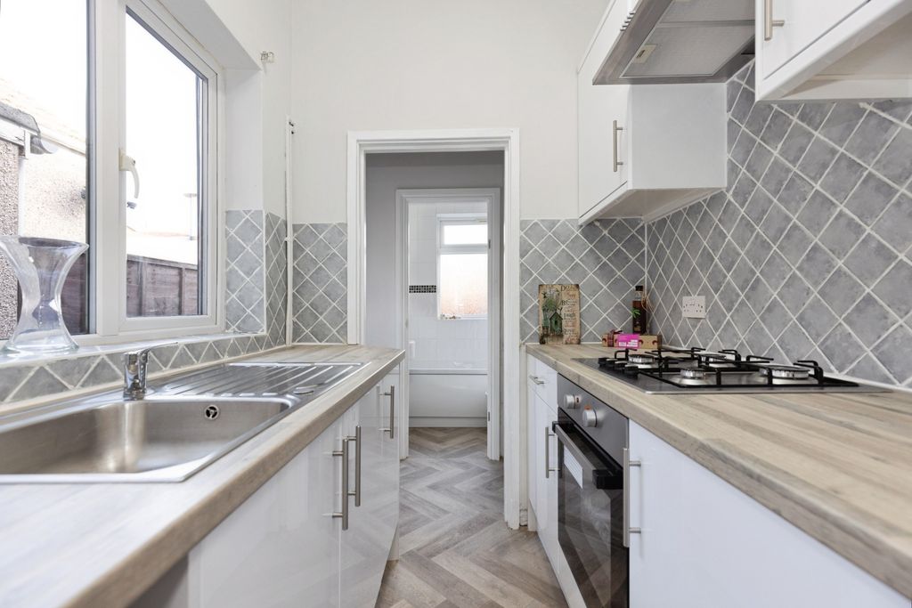 Property photo 2 of 14 Kitchen