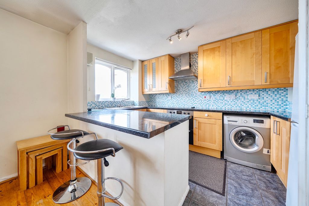 Property photo 2 of 13 5232453