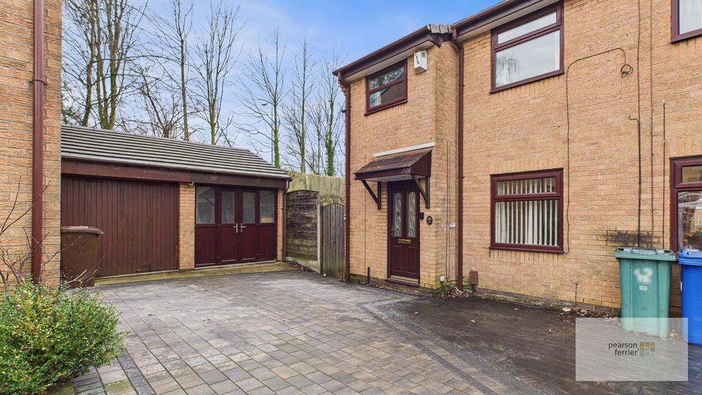 Property photo 1 of 15 Driveway