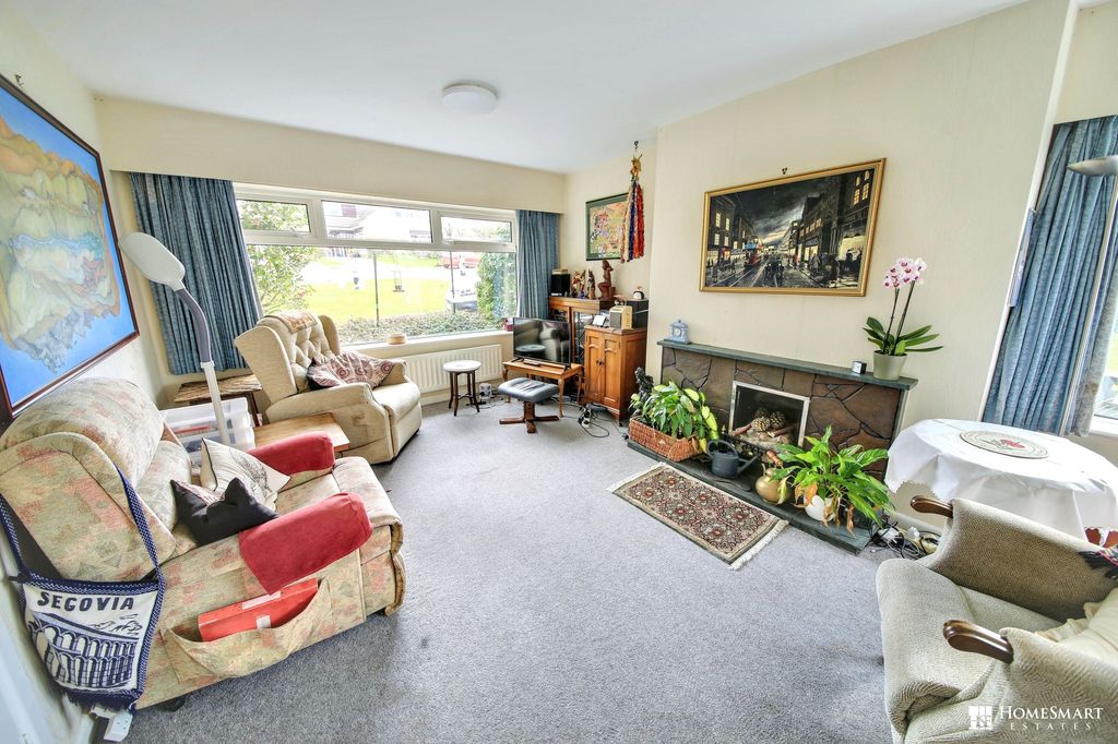 Property photo 2 of 18 Lounge