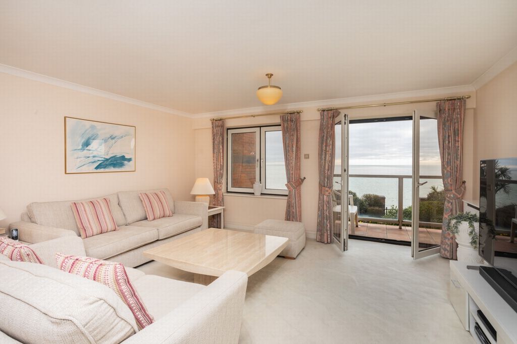 Property photo 3 of 22 Sitting/Dining Room