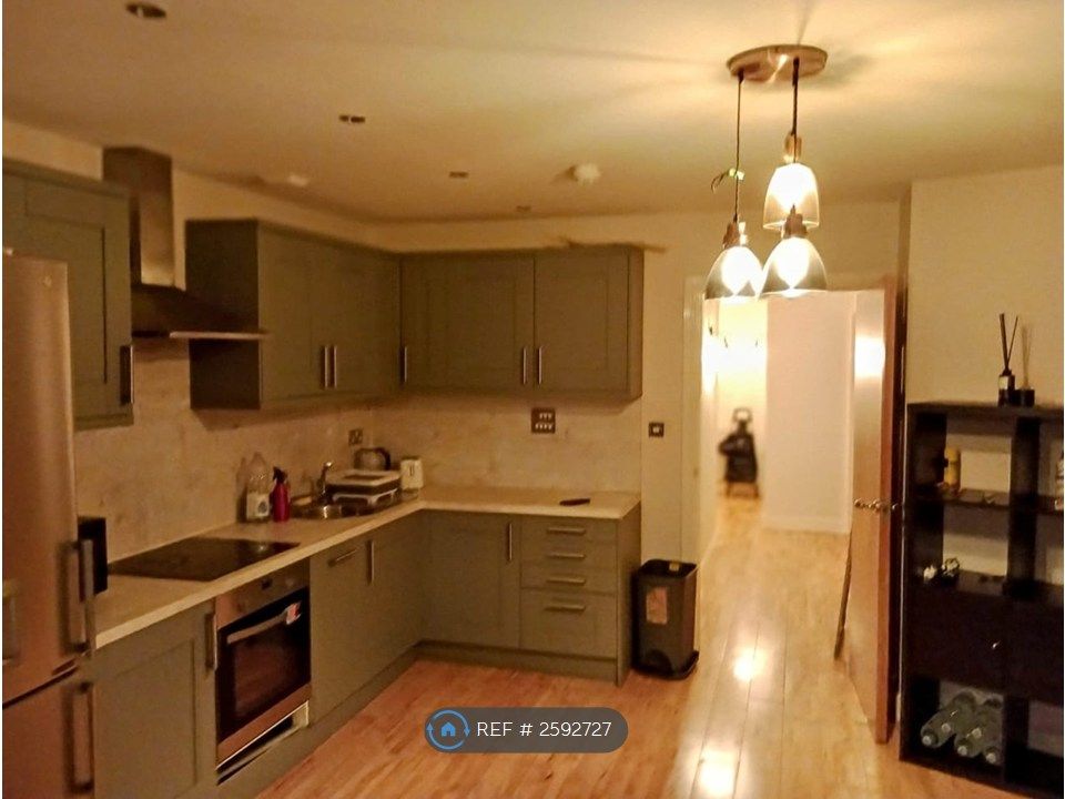Property photo 3 of 17 Kitchen