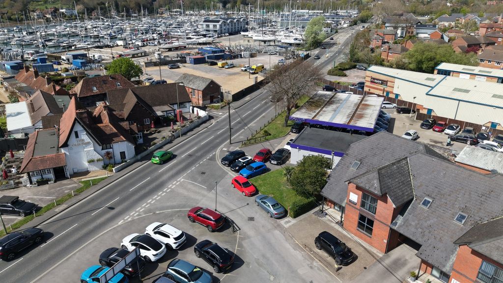 Property photo 1 of 10 Picture No. 12