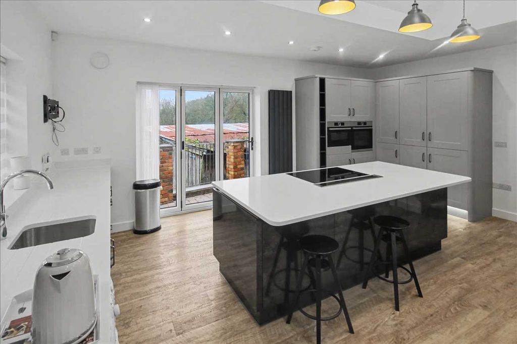 Property photo 2 of 16 Kitchen