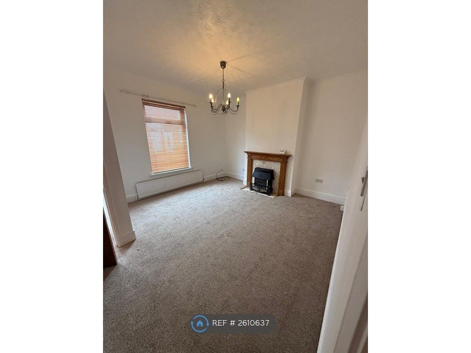 Property photo 1 of 7 Living Room