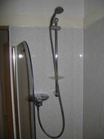 Property photo 3 of 19 Bathroom