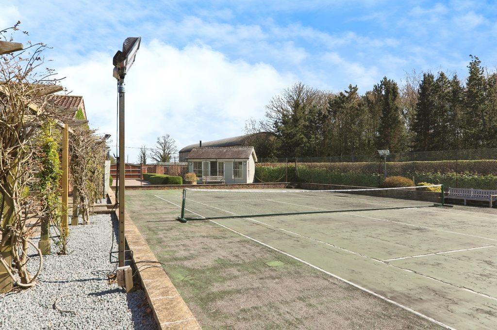 Property photo 3 of 41 4106829