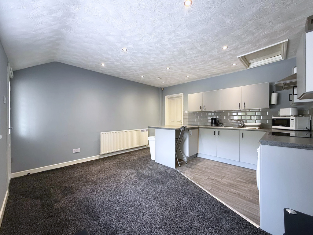 Property photo 2 of 12 Lounge Kitchen