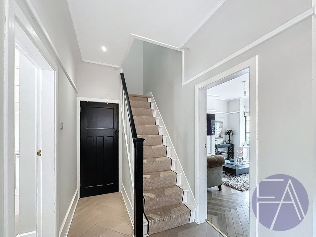 Property photo 2 of 20 4428273