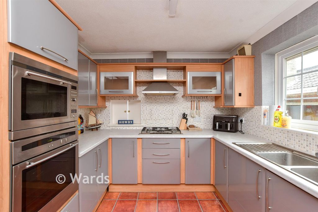 Property photo 2 of 12 Kitchen