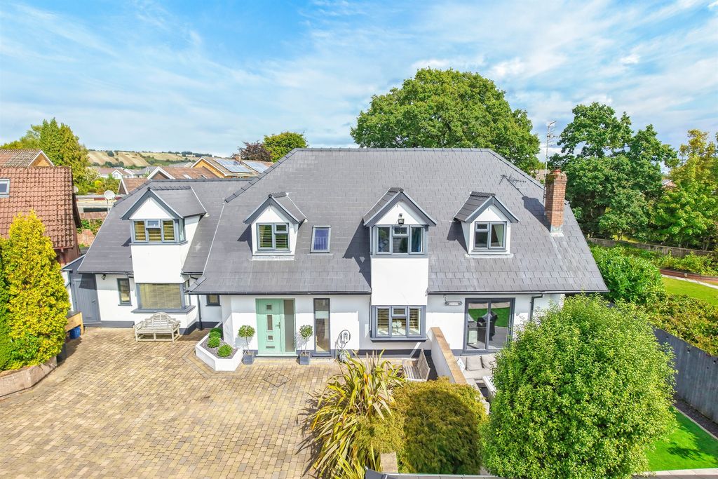 Property photo 1 of 34