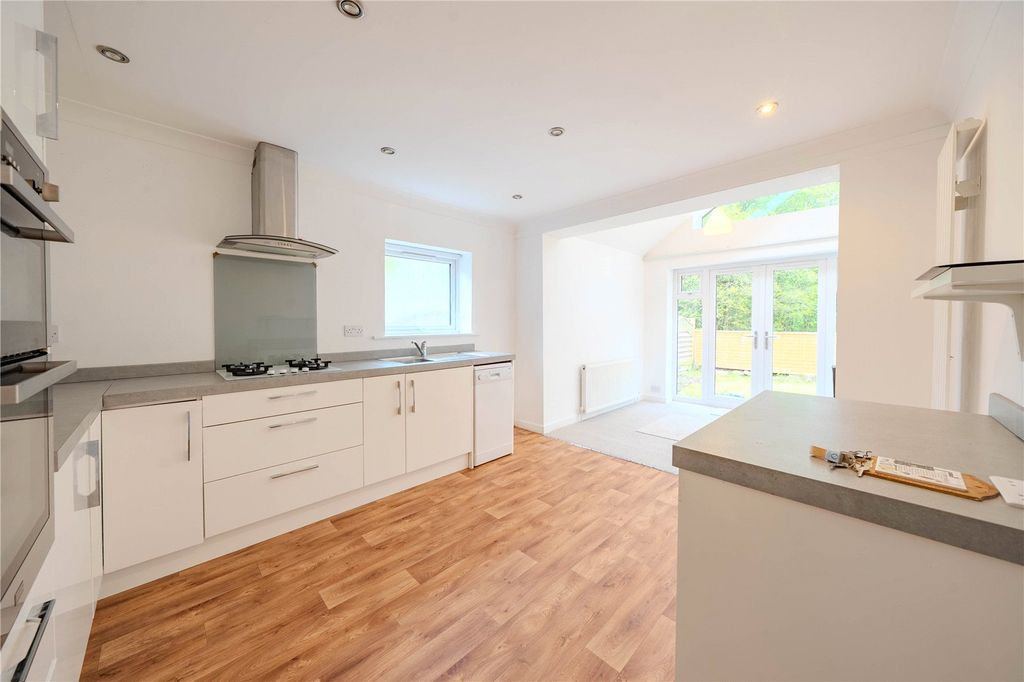 Property photo 3 of 18 Picture No. 06