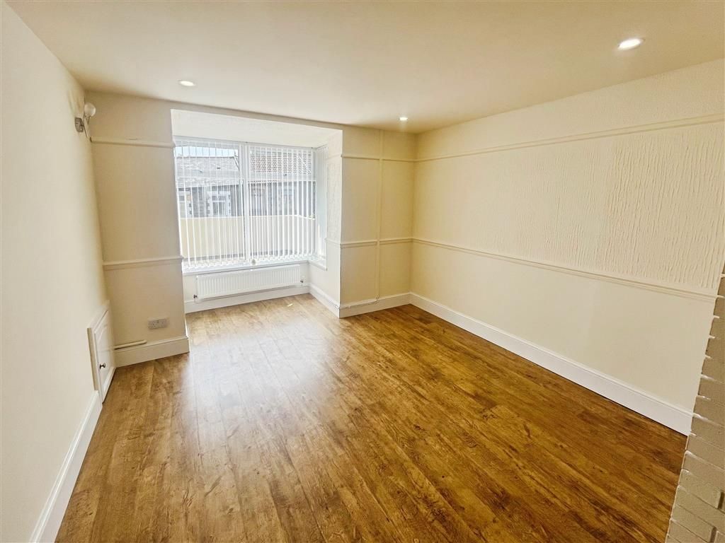 Property photo 2 of 11 Living Room