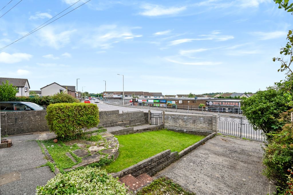 Property photo 3 of 32