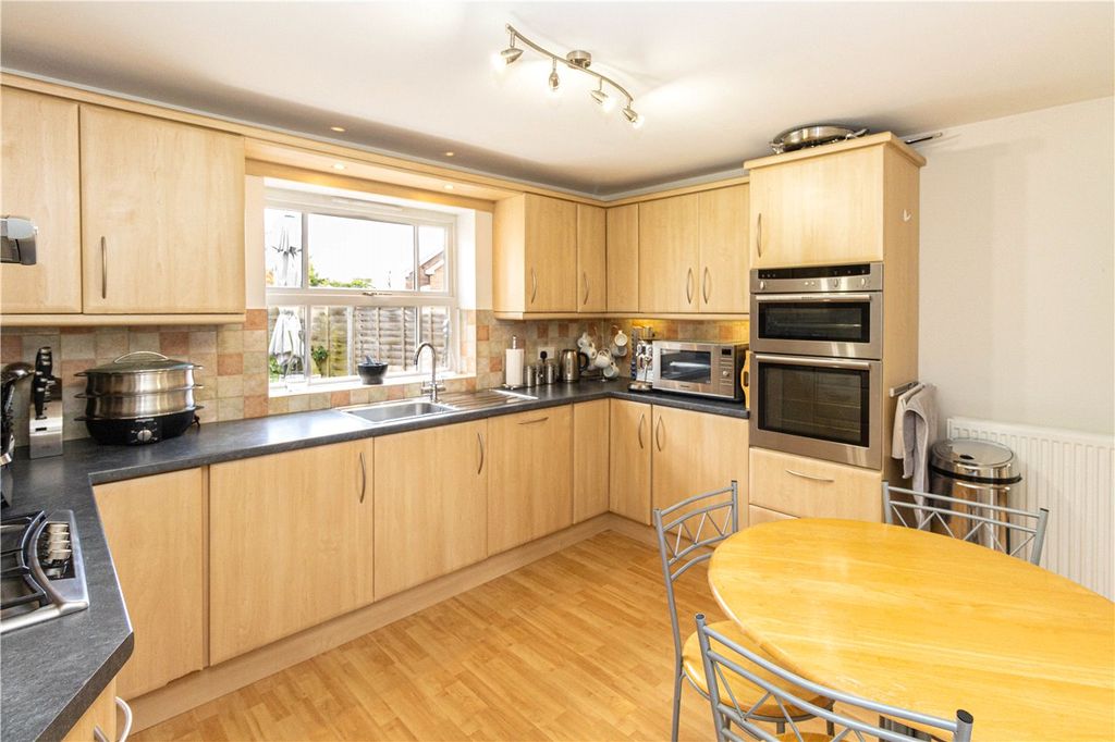 Property photo 3 of 23 Kitchen