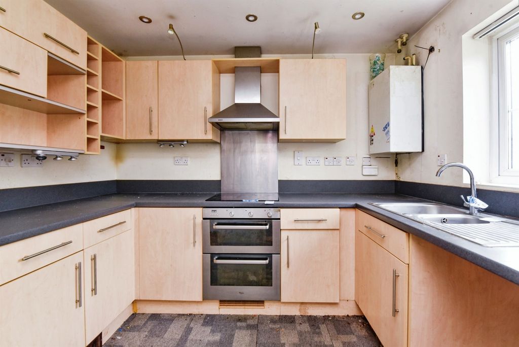 Property photo 2 of 13