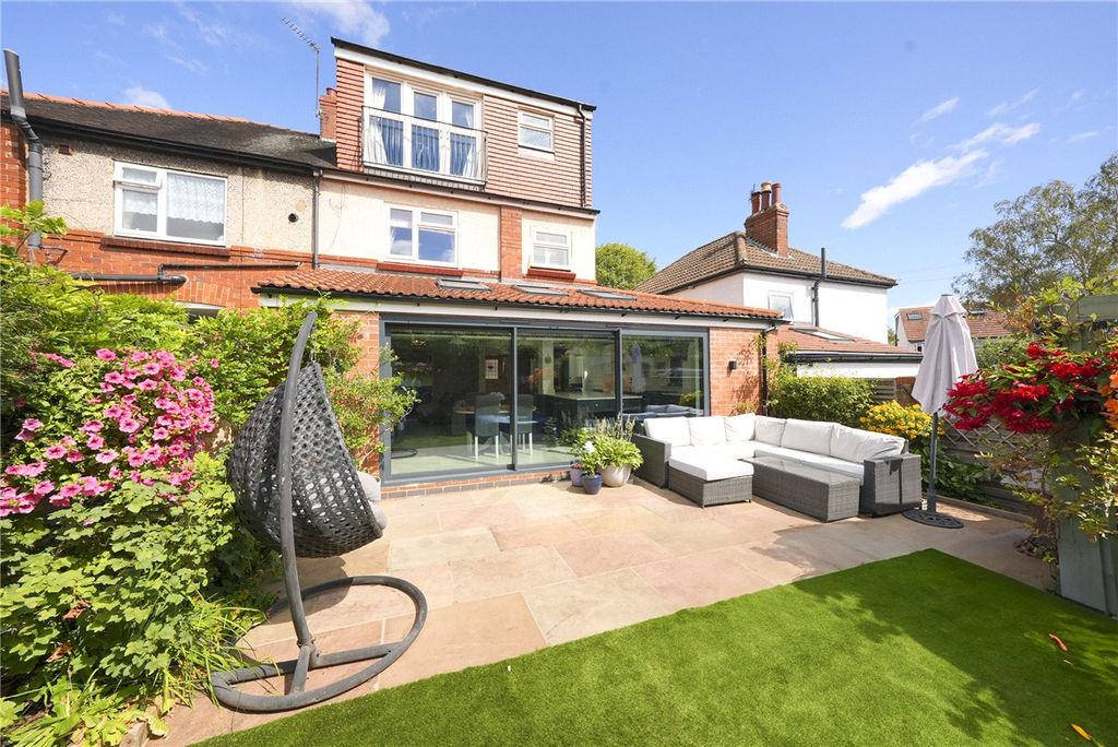 Property photo 1 of 40 Picture No. 03