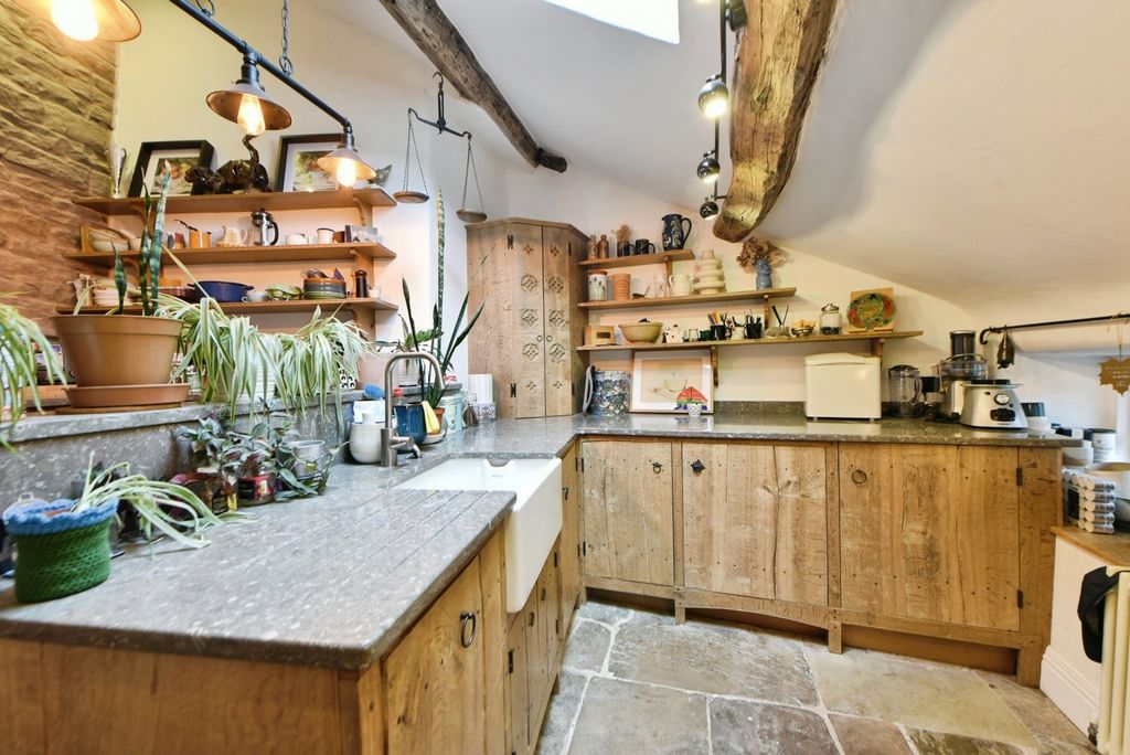 Property photo 2 of 16 Bespoke Kitchen