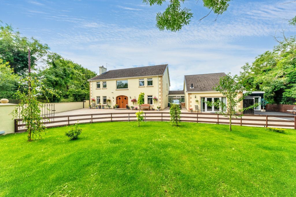 Property photo 1 of 85 013