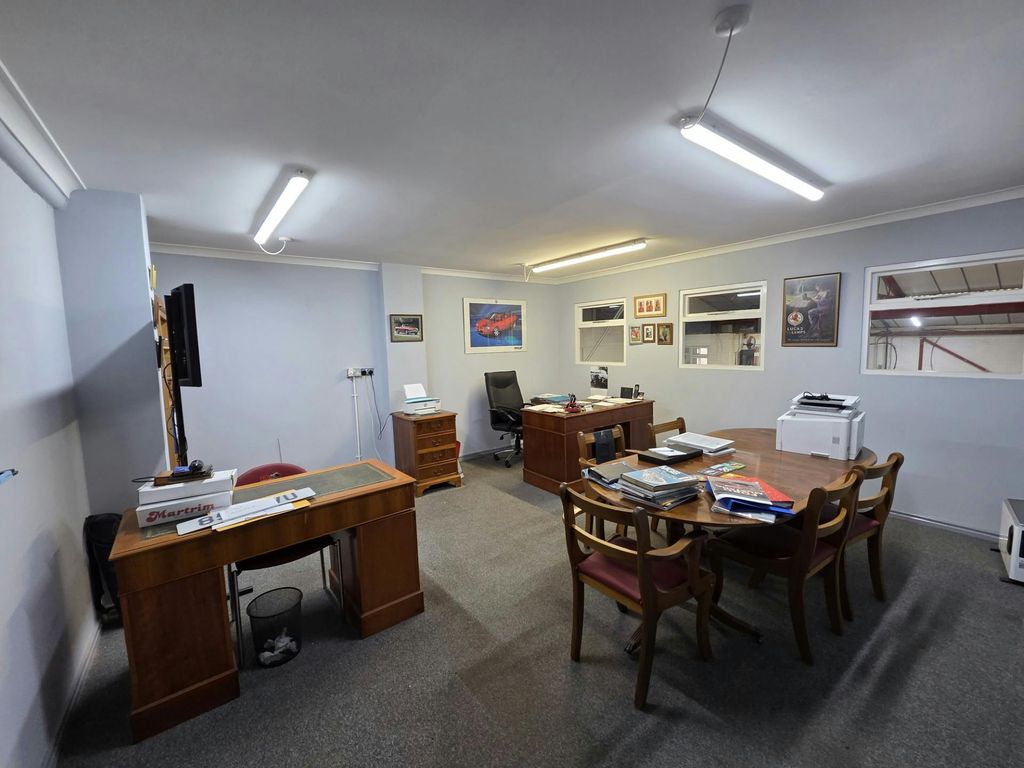 Property photo 3 of 13 4Fc059B4-Fa0F-4d3d-A6d5-A05Ad9.Jpg