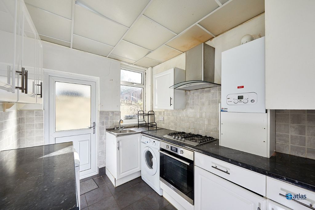 Property photo 3 of 15 Kitchen