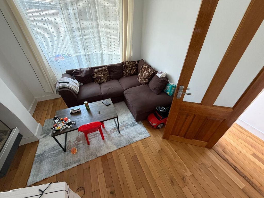 Property photo 3 of 15 Living Room