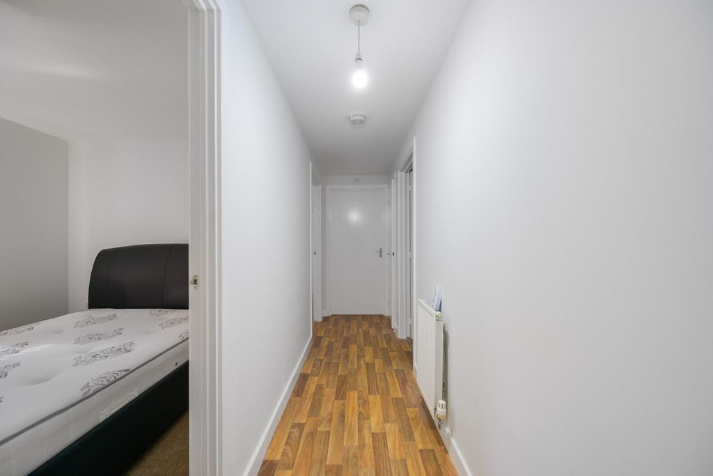 Property photo 2 of 9 Hallway