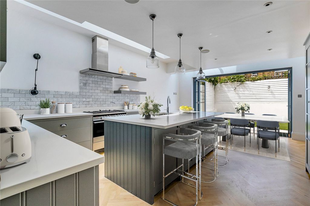 Property photo 1 of 14 Kitchen