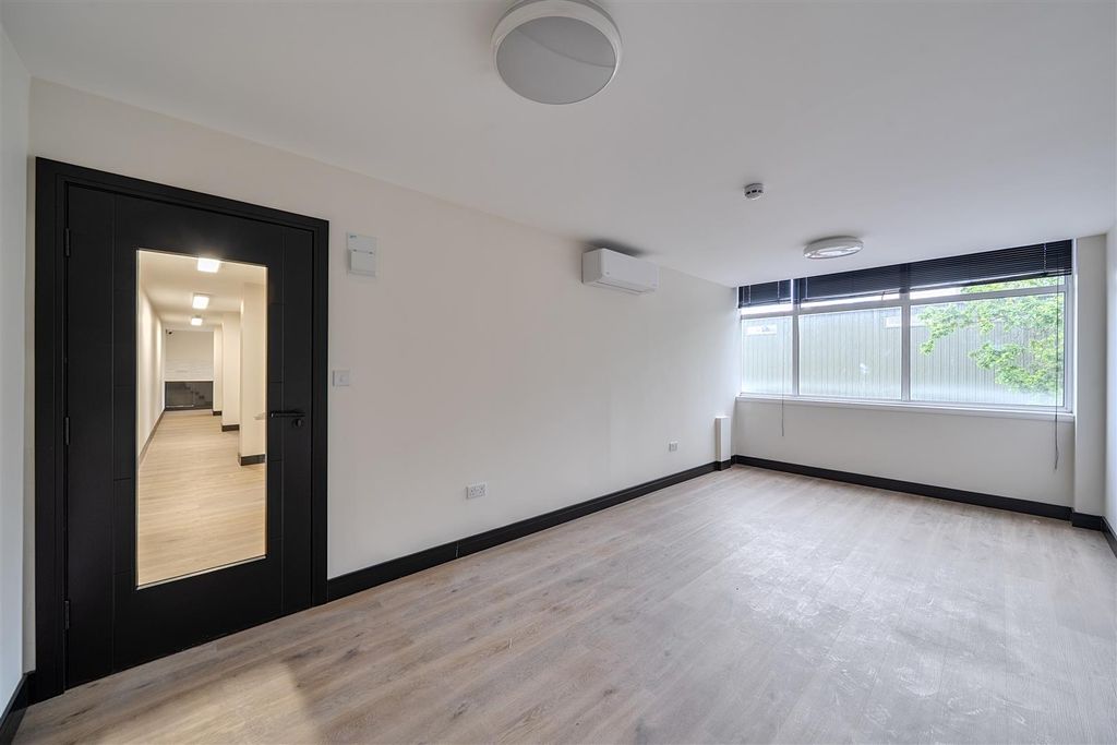 Property photo 3 of 10 1454248-18-69Fc5Bee8Bd15.Jpg