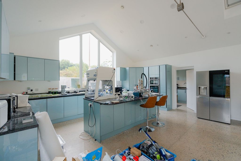 Property photo 3 of 17