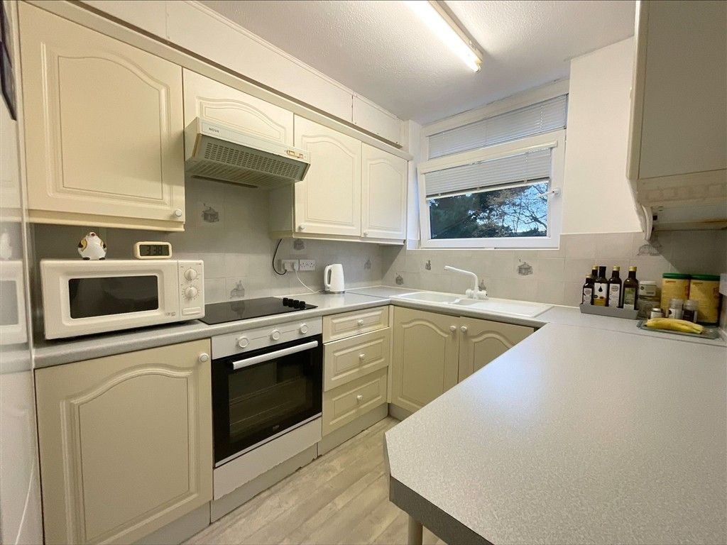 Property photo 3 of 10 Kitchen