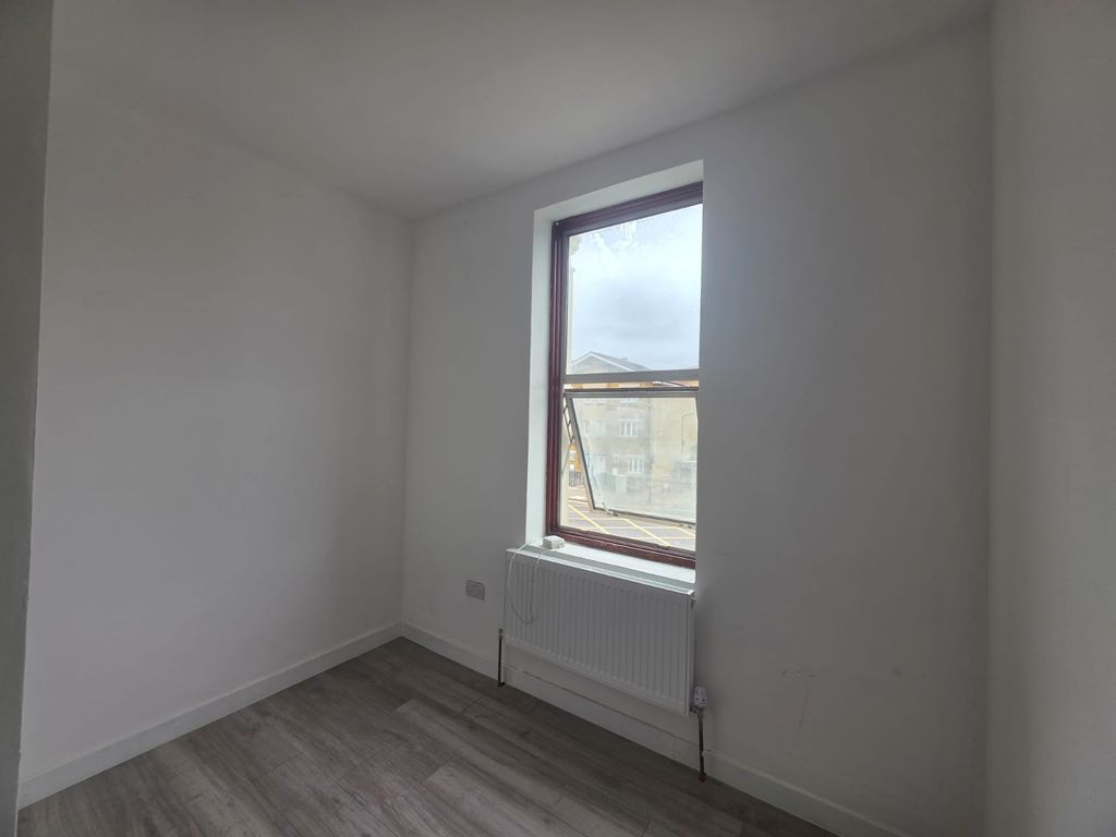 Property photo 3 of 13 Room