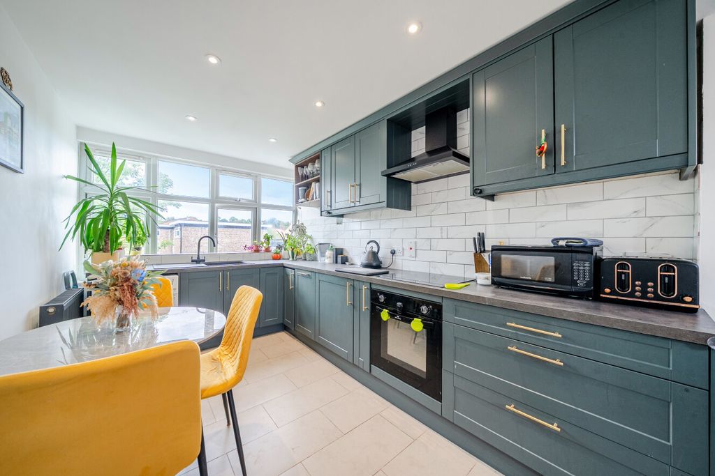 Property photo 2 of 10 1521677-8-1A0Aa84...