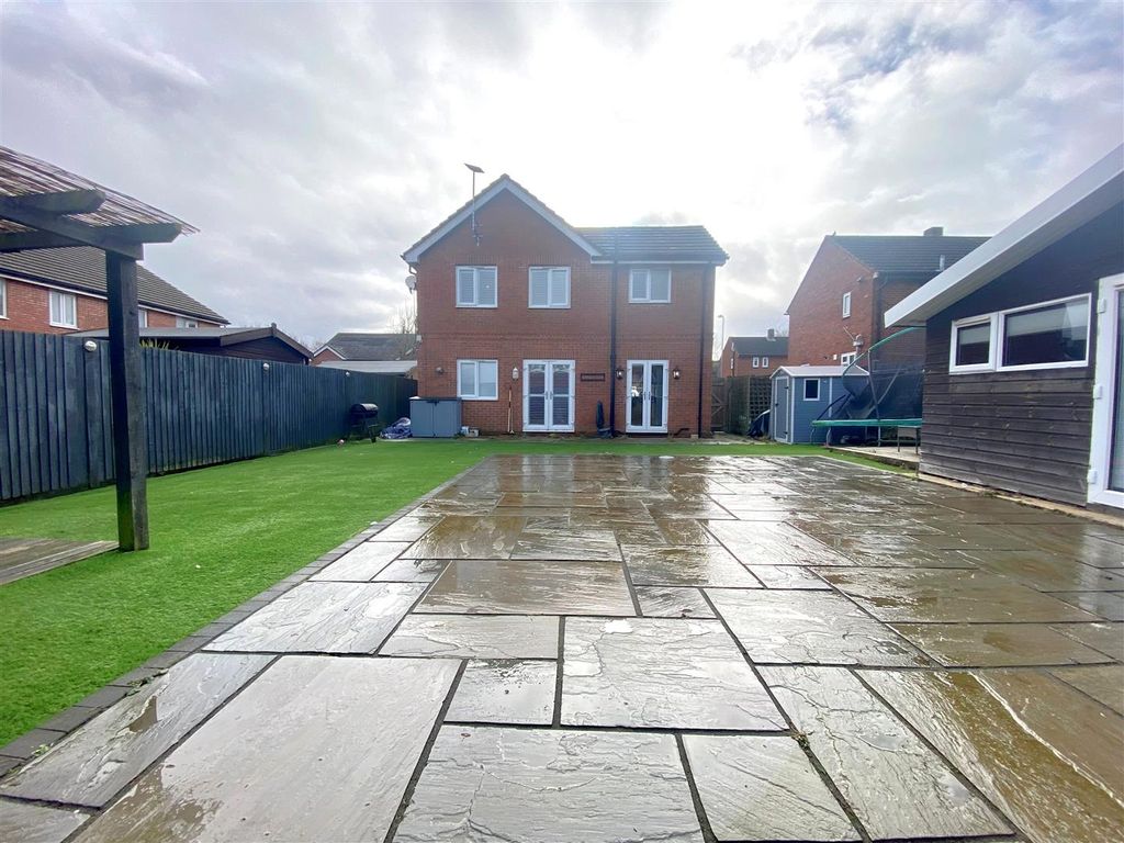 Property photo 3 of 21 Garden.Jpg