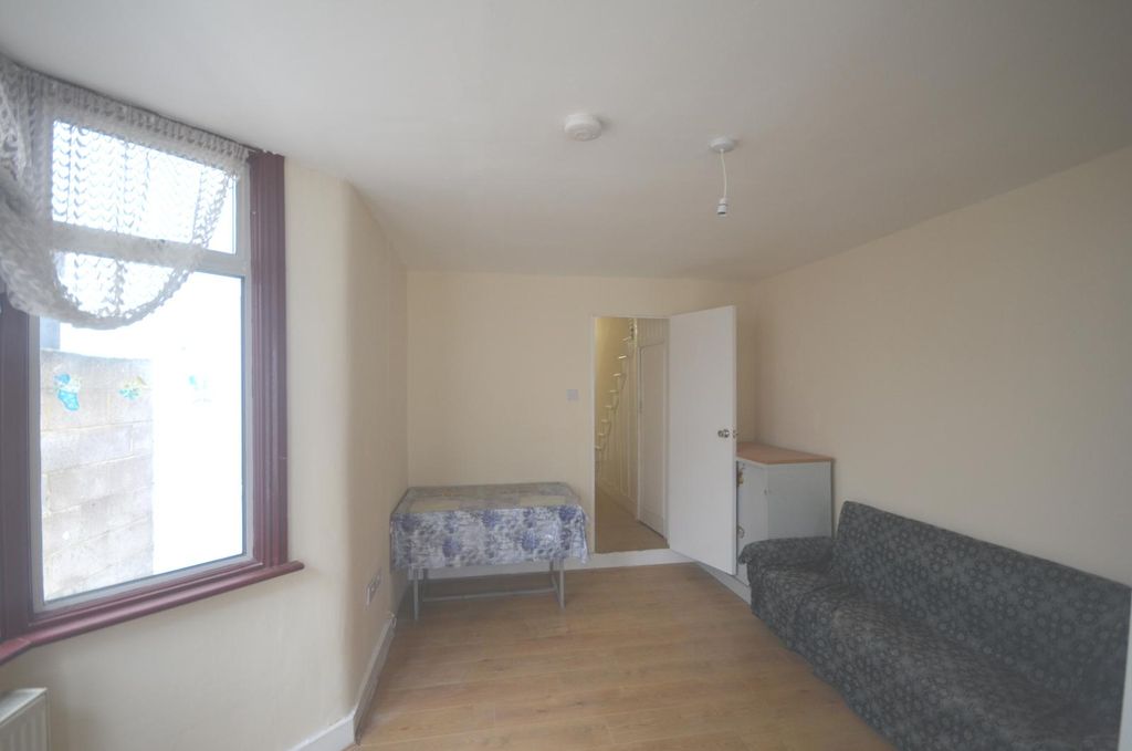 Property photo 1 of 9 Two Bedroom Ground Flat