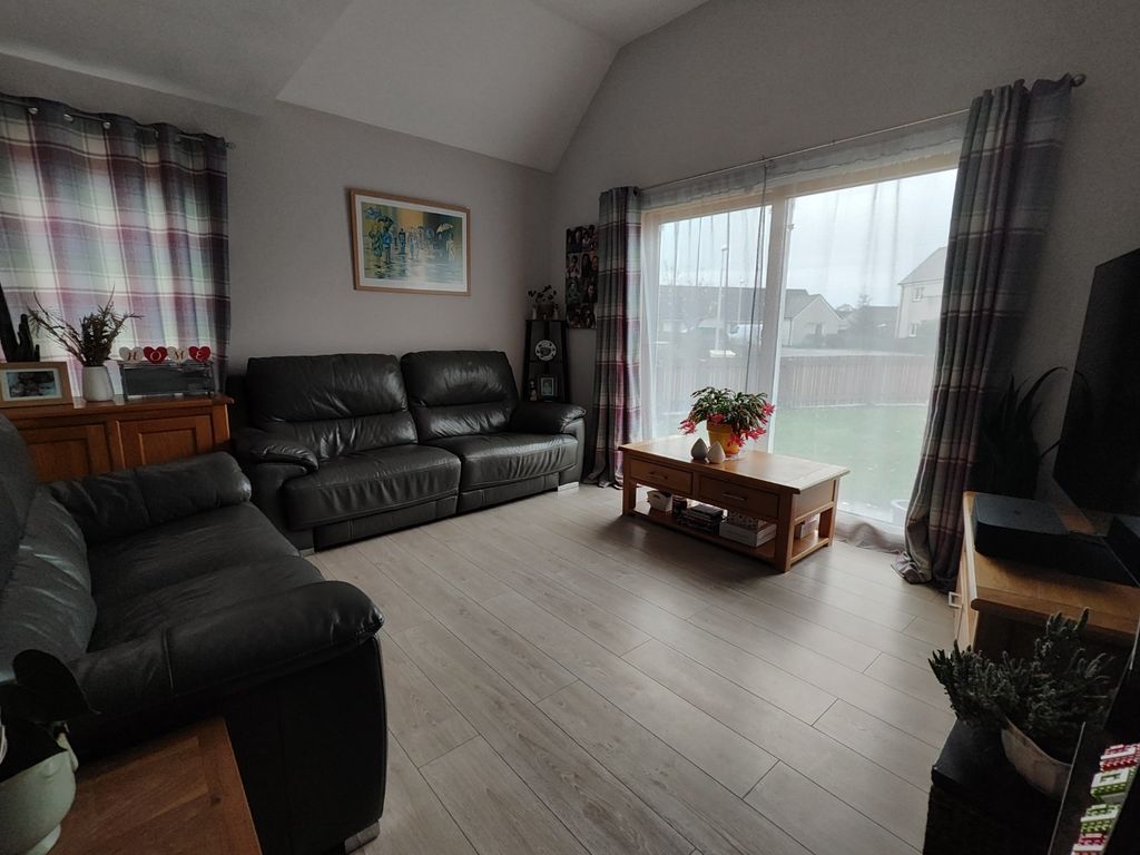 Property photo 2 of 21