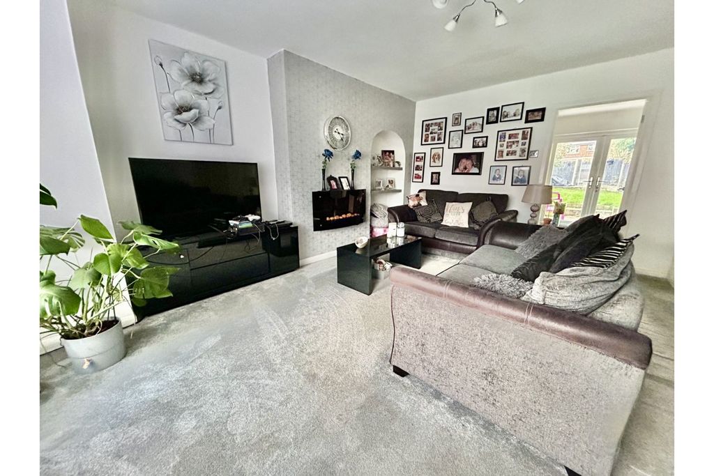 Property photo 2 of 26