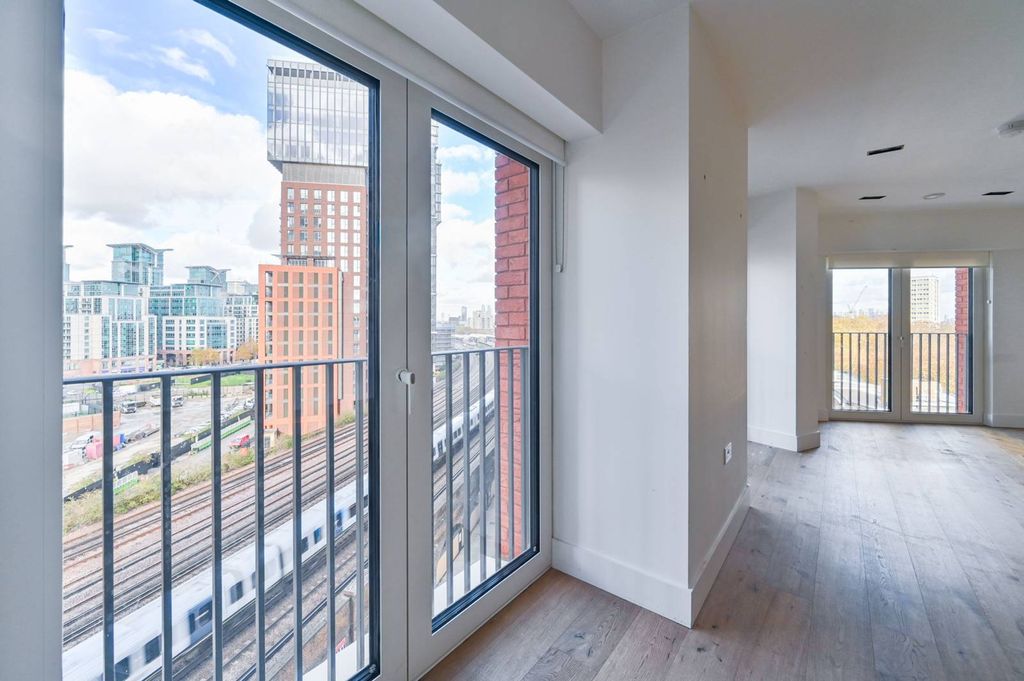 Property photo 3 of 25