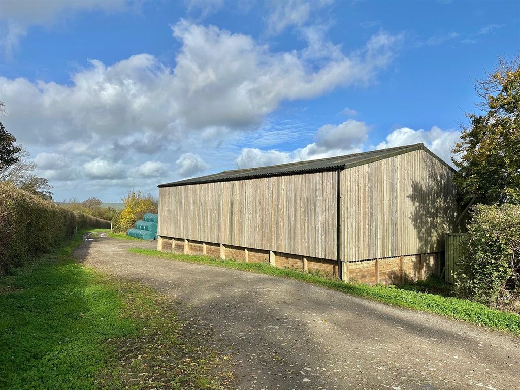 Property photo 1 of 12 Barn