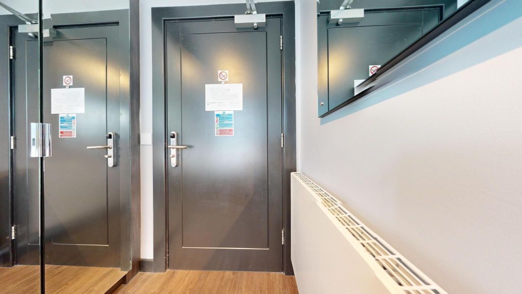 Property photo 2 of 20 Hallway