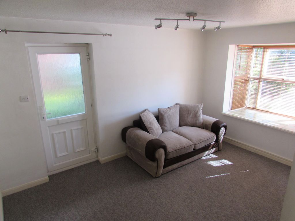 Property photo 2 of 10 Living Room